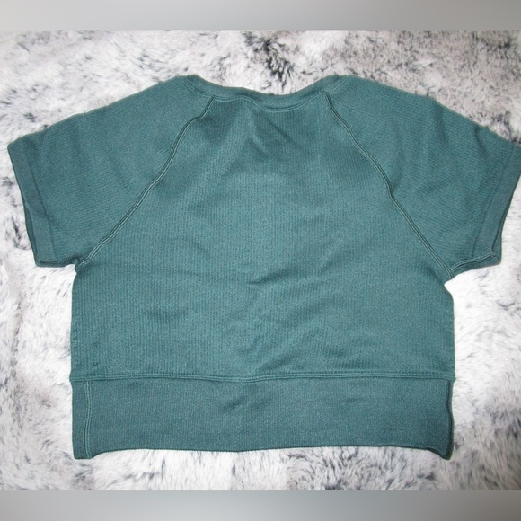 Offline by Aerie green athletic crop top! - Picture 2 of 3